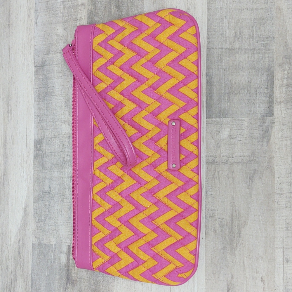 Vera Bradley~Trimmed Wristlet~Ziggy Zags